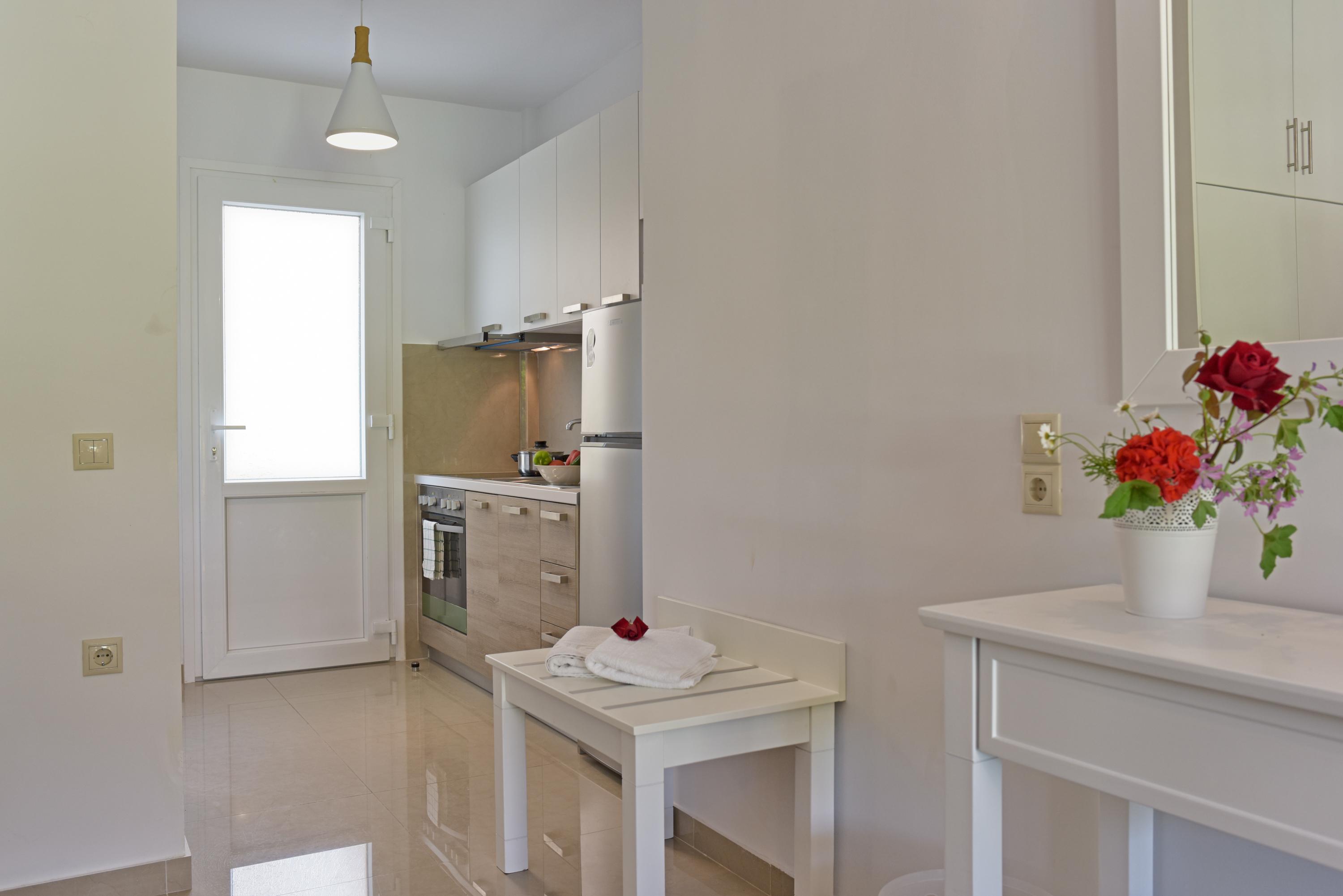 Palapart Gikas Suites And Studios Гувия Екстериор снимка