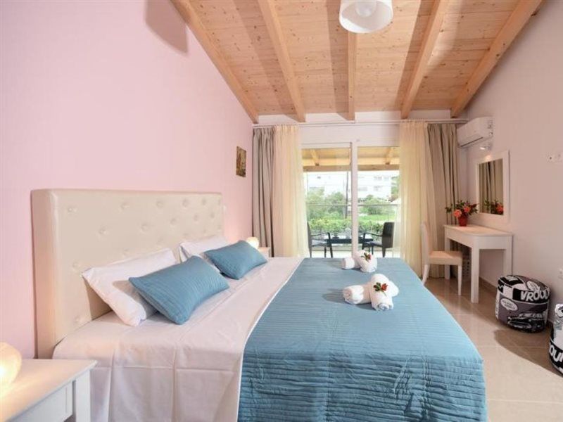 Palapart Gikas Suites And Studios Гувия Екстериор снимка