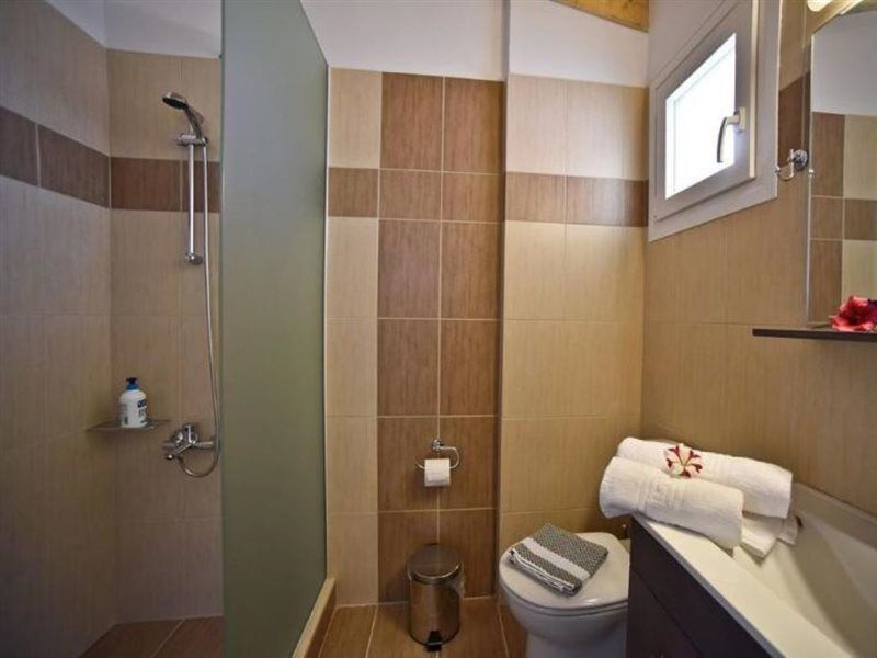 Palapart Gikas Suites And Studios Гувия Екстериор снимка